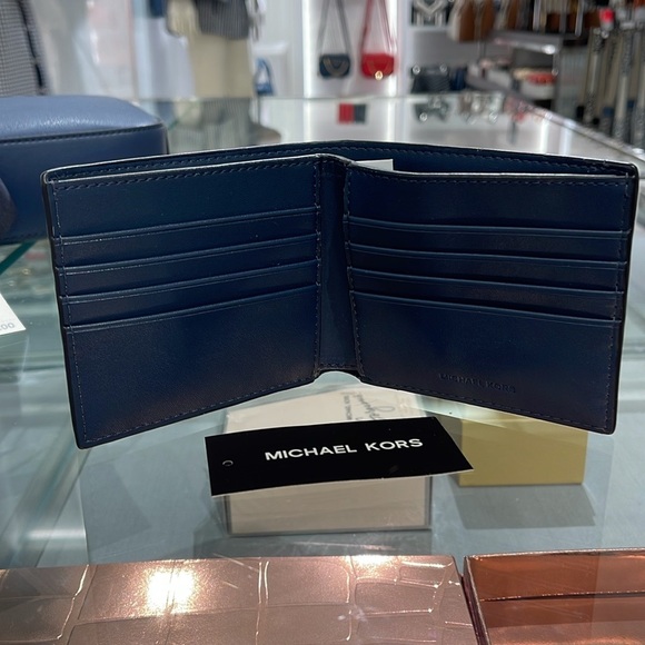 Michael Kors Cooper Billfold Wallet
Navy 
NWT - Picture 11 of 16